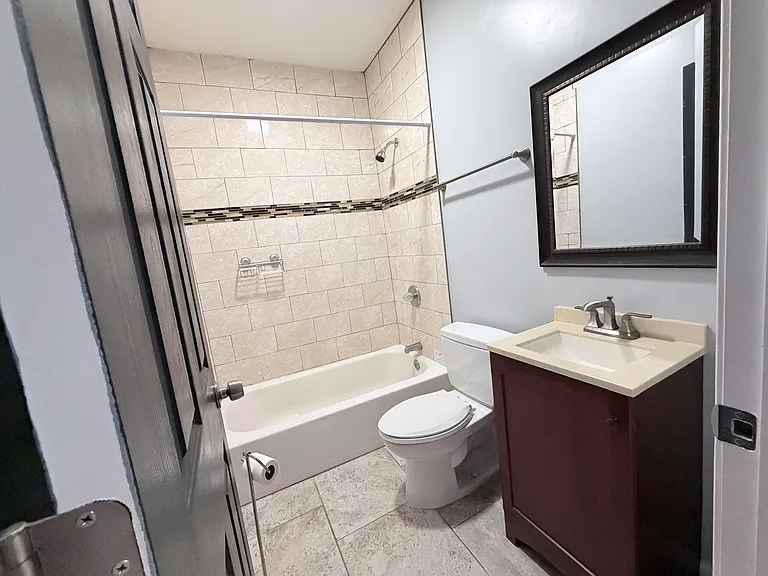 307 W 27th St — Photo 9