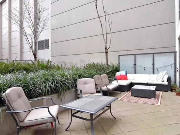 933 Hornby St #409, Vancouver, BC V6Z 3G4
