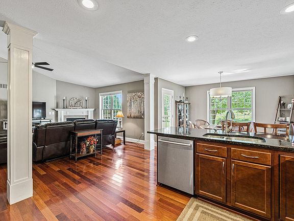 2nd image of 57257 Garnet Ln