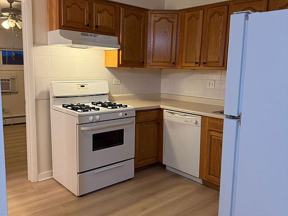 5th image of 36 King Arthur Ct APT 11