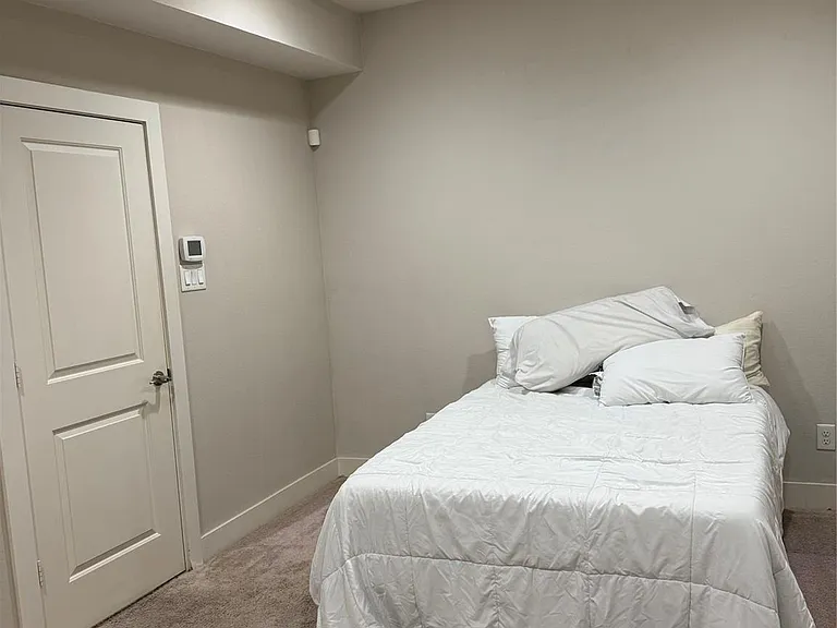 1007 Roberts St — Photo 9