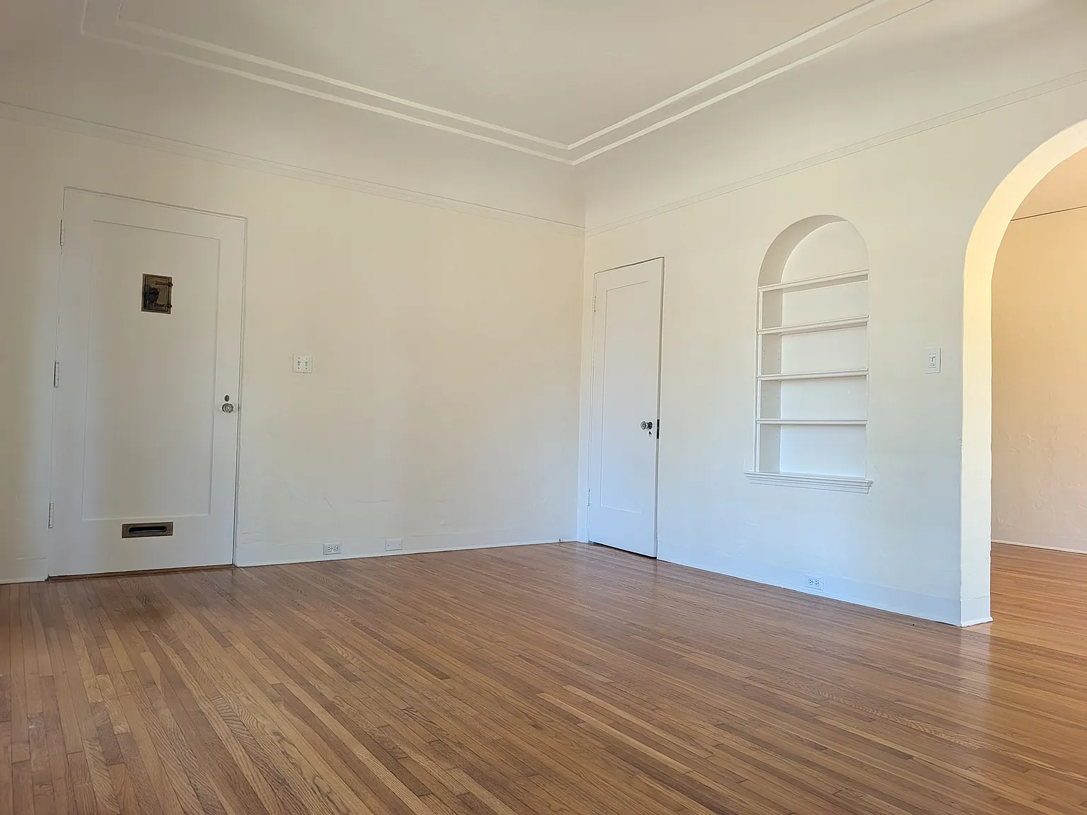 2 bed, 1.5 bath, 1300 sqft, $2,935 — Photo 3