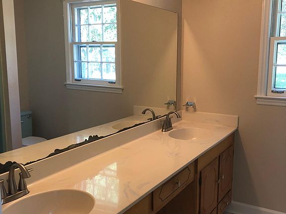 Master bath, double sinks- big vanity