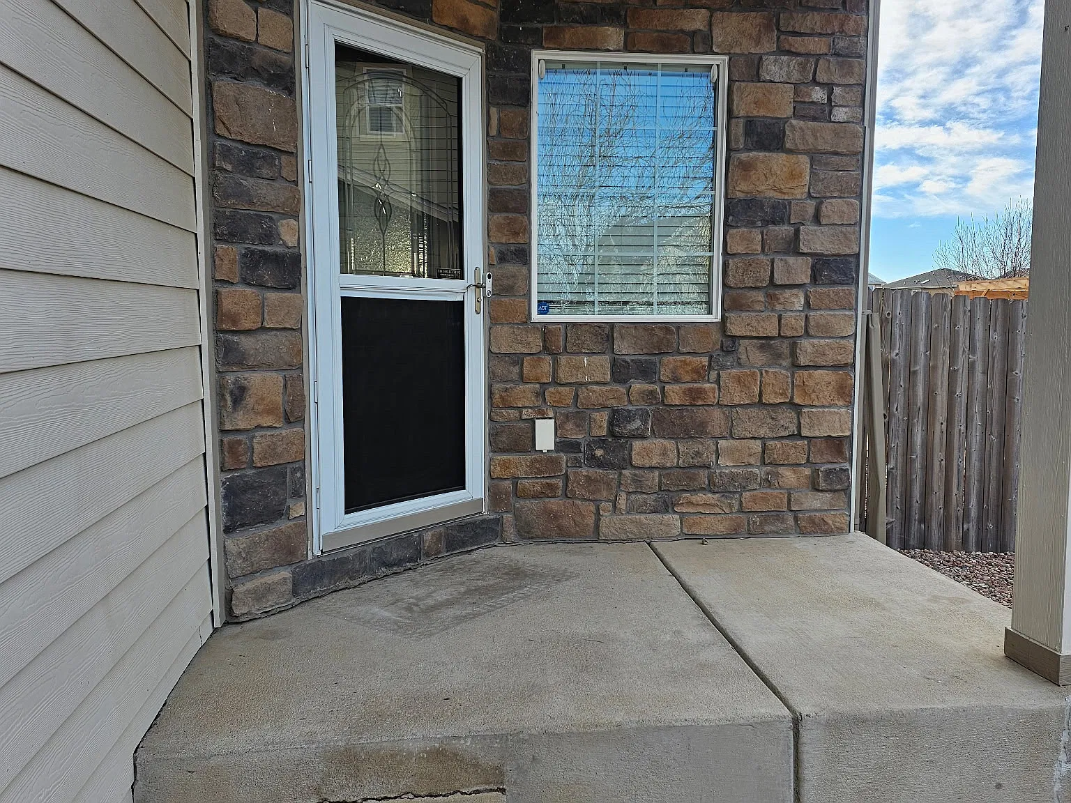 4 bed, 3.5 bath, 2223 sqft, $2,500 — Photo 4