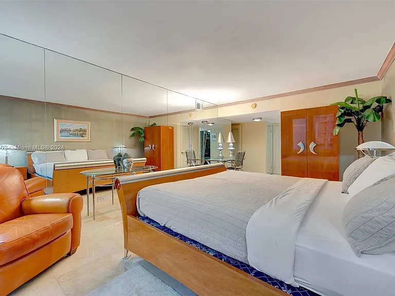 2301 Collins Ave #1206 — Photo 20