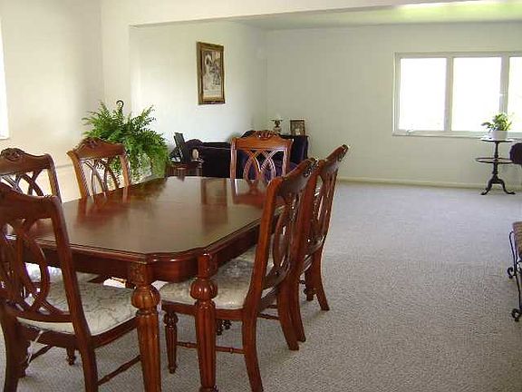 3rd image of 4049 W Bancroft St APT 4