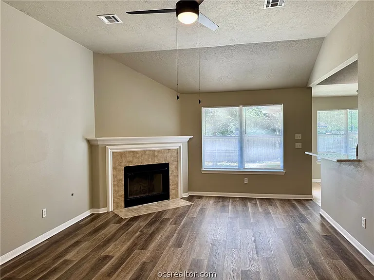 3702 Meadow View Dr — Photo 6
