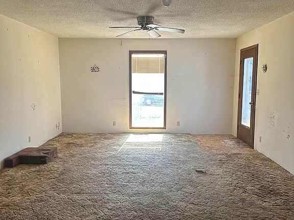 4th image of 828 E 5th St