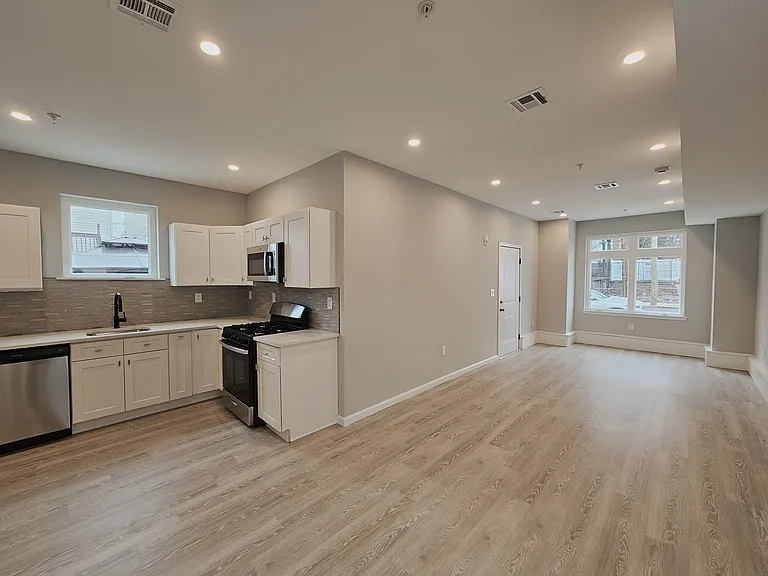 30 Auburn St #2 — Photo 6