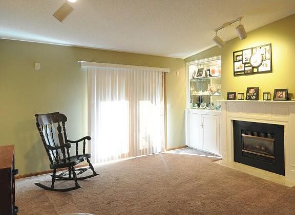 2nd image of 4115 Terraceview Ln N