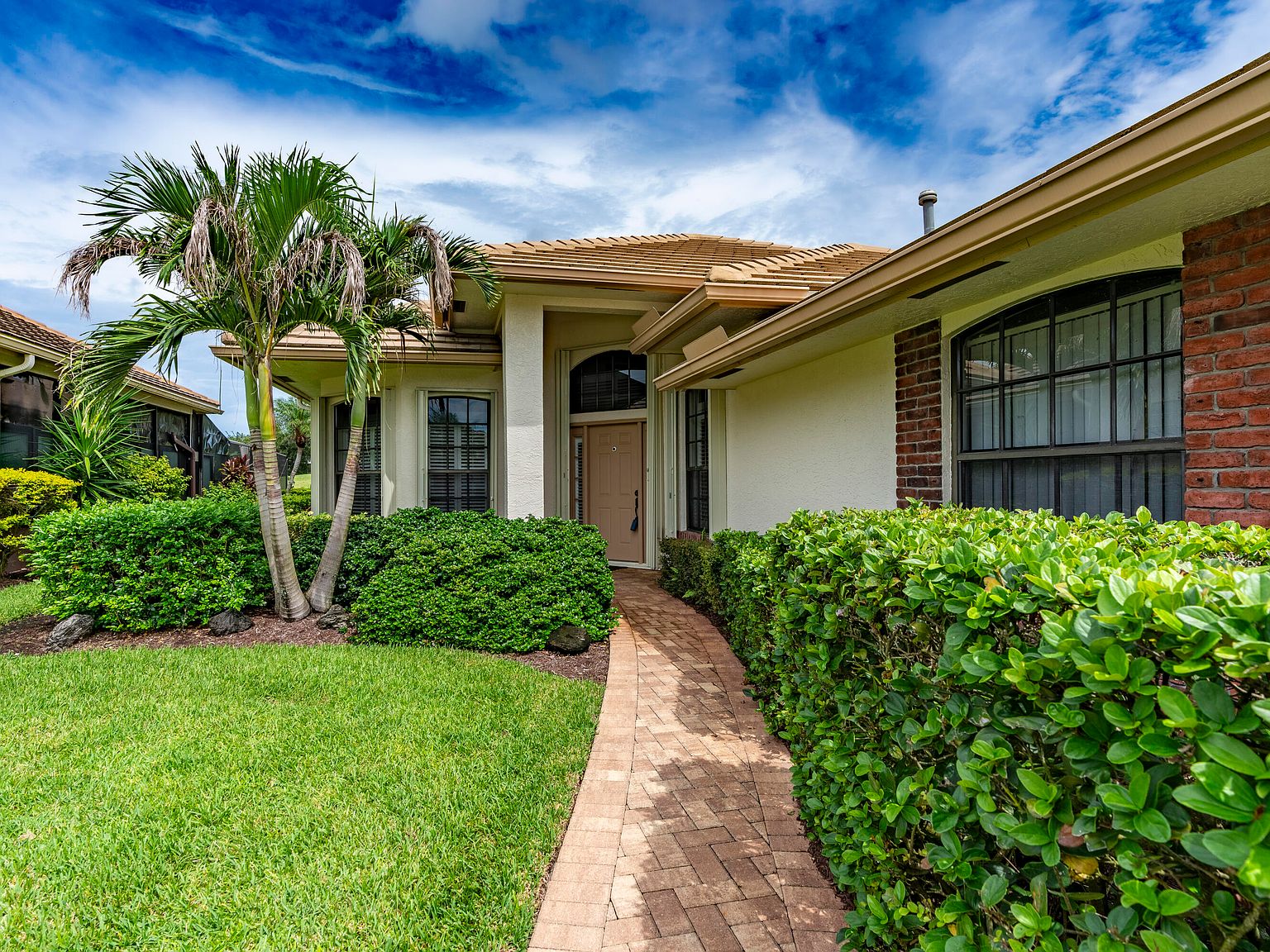 433 SW JEFFERSON Circle