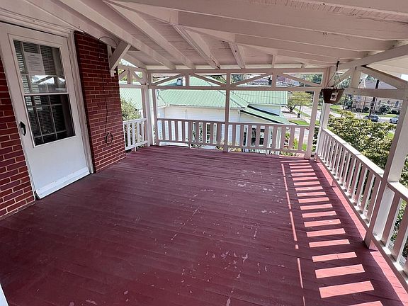 2nd image of 319 College St #C
