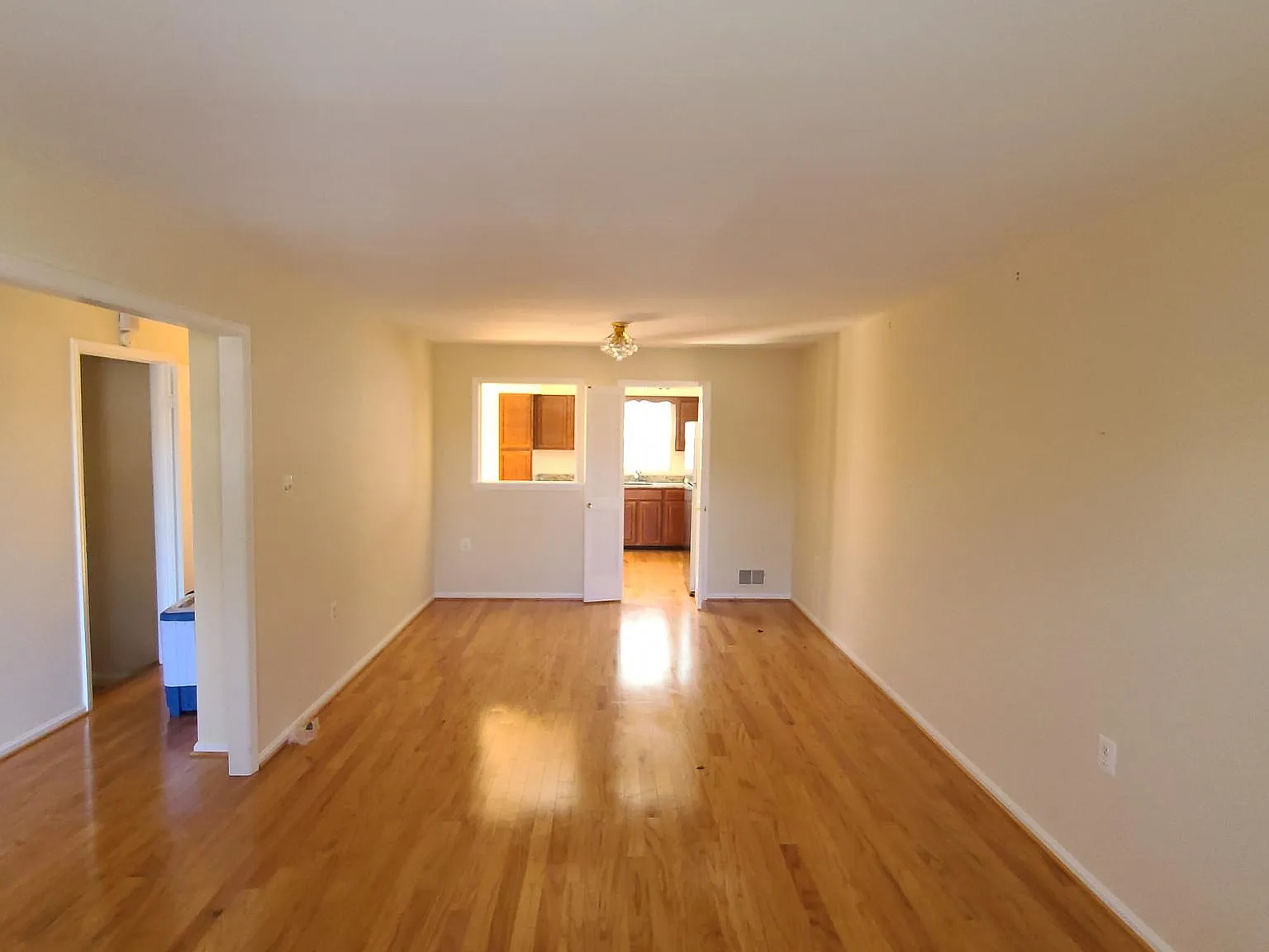 3 bed, 3.5 bath, 1865 sqft, $2,700 — Photo 3