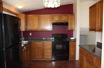 4th image of 2271 Kilbourne Ave