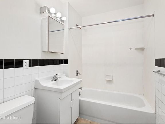 5th image of 2737 27th St APT 3I