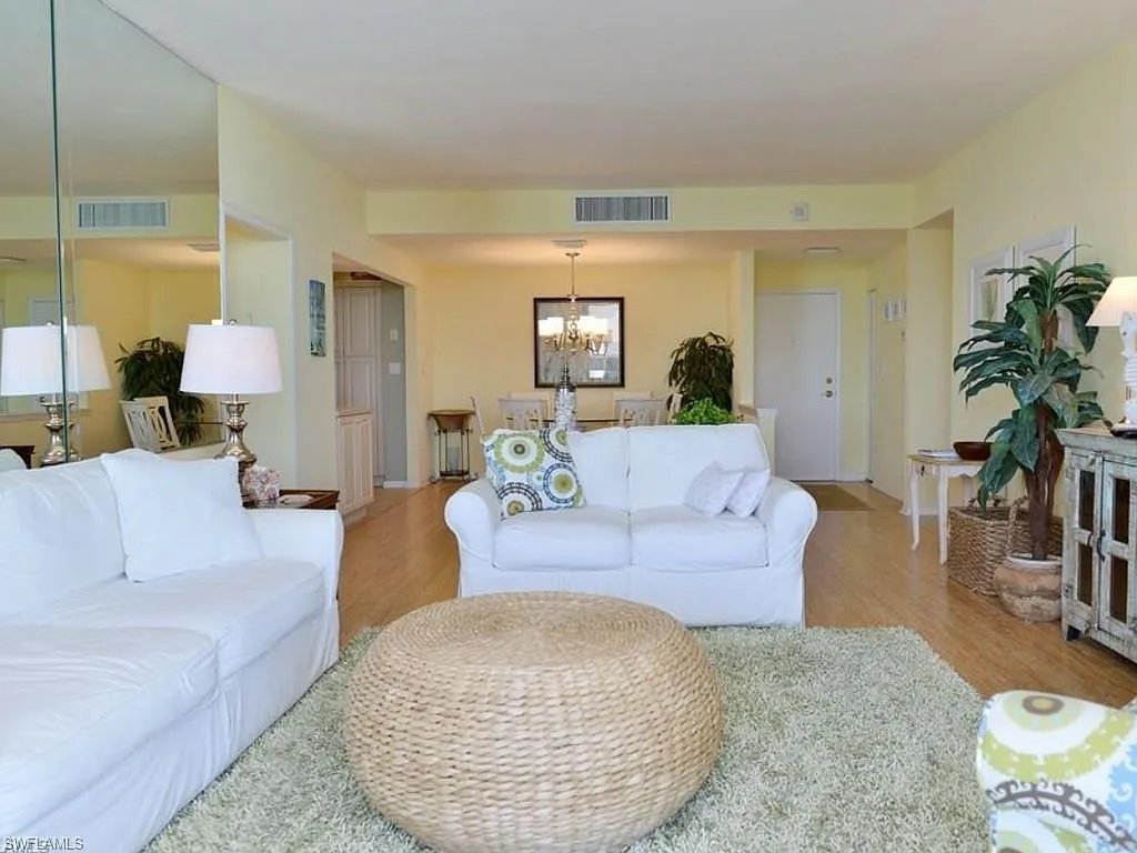 2 bed, 2.0 bath, 1247 sqft, $12,000 — Photo 4