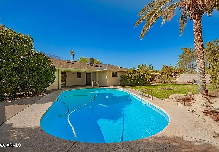 650 E Malibu Dr — Photo 1