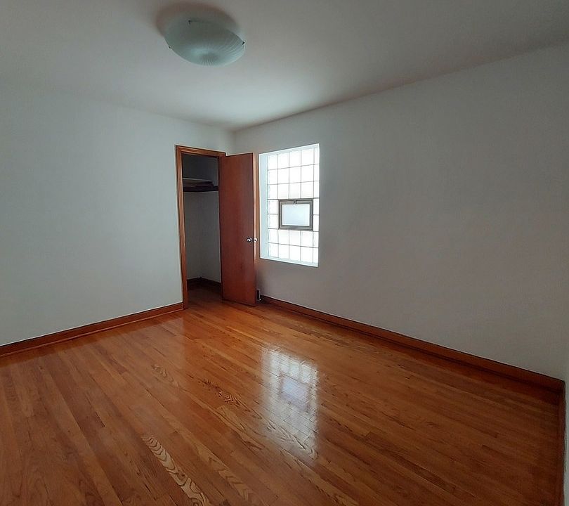 2nd image of 2439 Clarence Ave