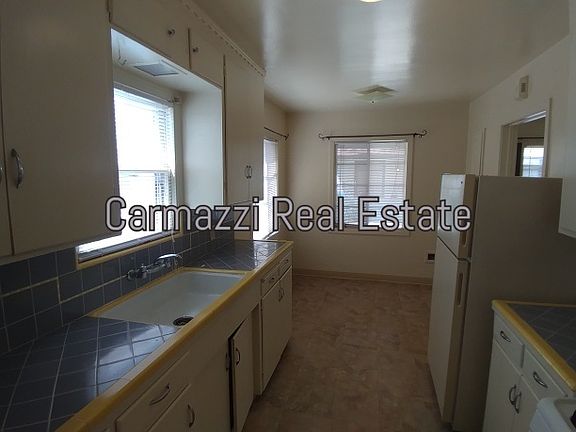 4th image of 2315 T St APT B