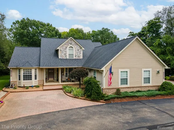 1761 Twin Lakes Blvd, Oxford, MI 48371