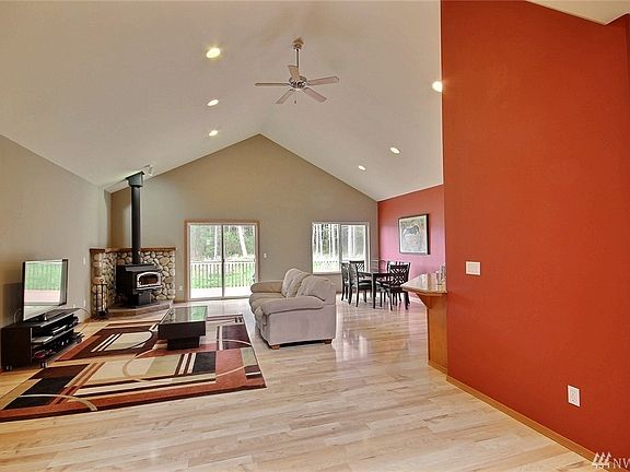 4th image of 6031 185th St NW