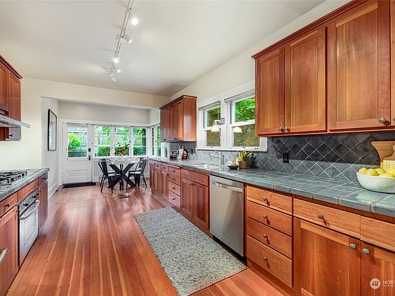 5th image of 3447 Belvidere Avenue SW