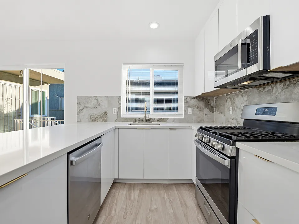 4559 Campus Ave #7