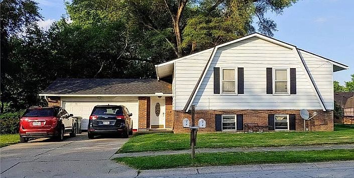 1st image of 882 S Linden Ave