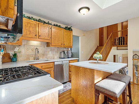 4th image of 3410 Avondale Ln