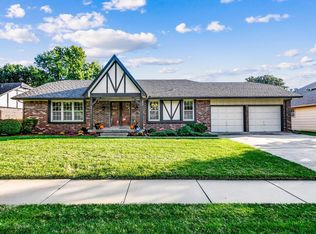 8315 E Stoneridge Ln, Wichita, KS 67206
