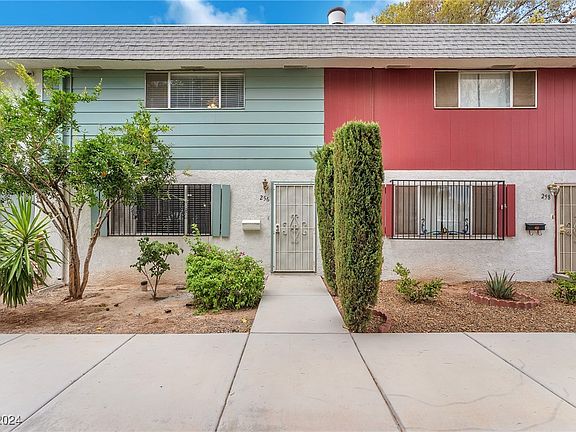 3rd image of 256 Greenbriar Townhouse Way