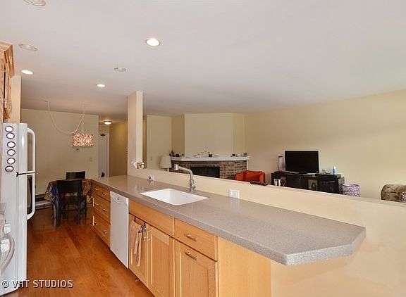 5th image of 29W381 Emerald Green Dr Unit F