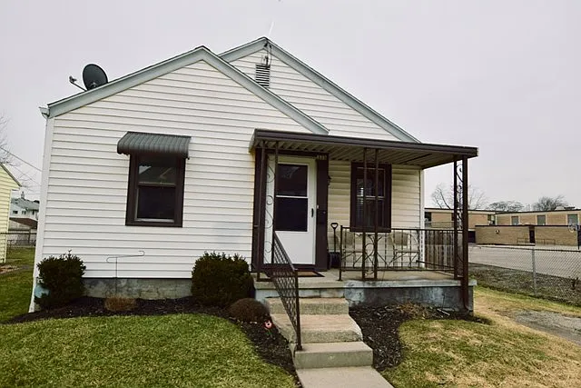 535 Oak St photo 1