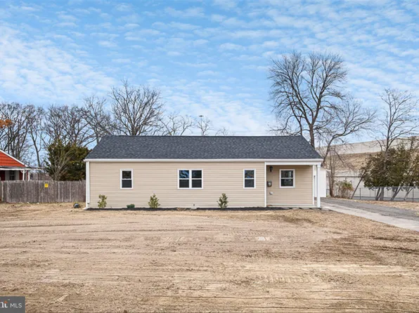 21 W Minuit Dr, New Castle, DE 19720