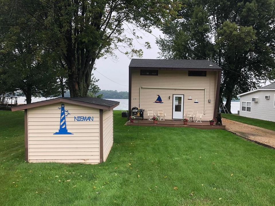 1st image of 218 Country Club Dr