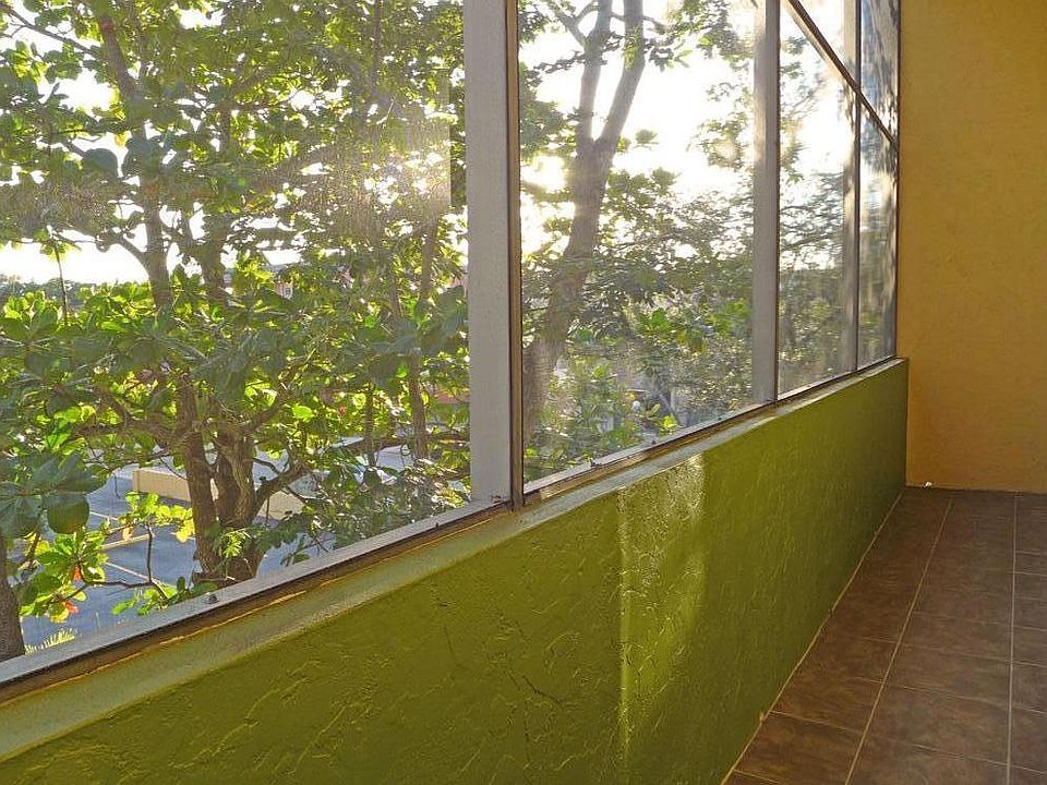 Large Screened in balcony