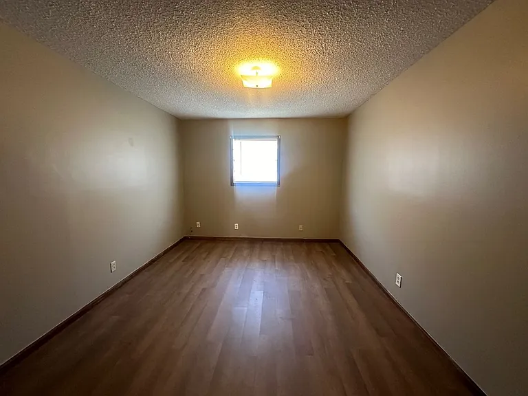 279 Victoria Dr #14C — Photo 5