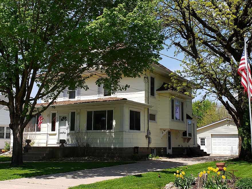 1st image of 710 1st Ave W
