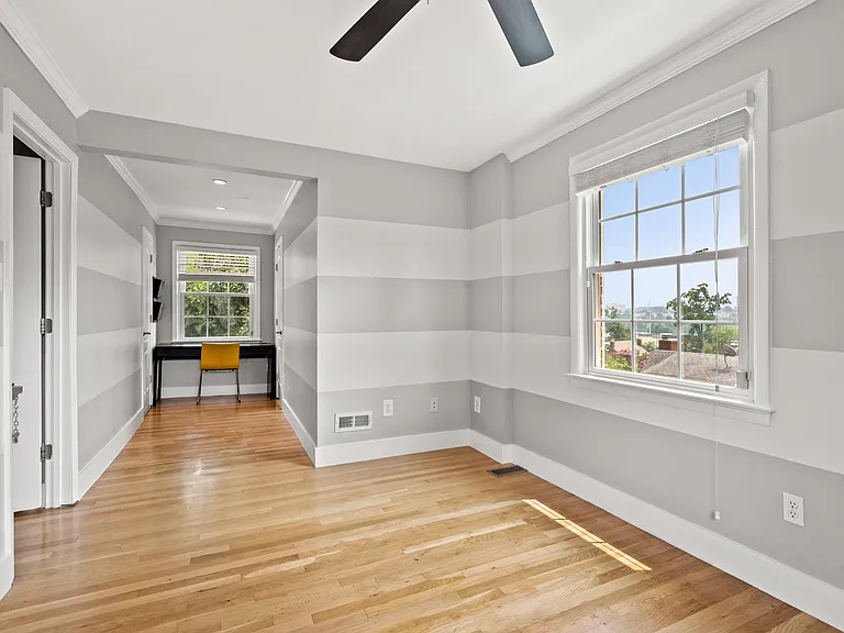 3017 S Hill St — Photo 18
