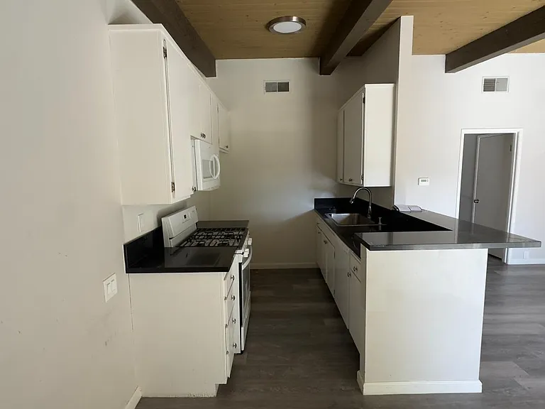 5934 Buffalo Ave #201 — Photo 5