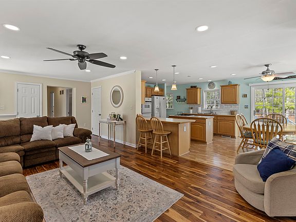 5th image of 163 Stagecoach Rd