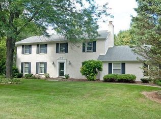 10156 Royal Oak Rd, Cedarburg, WI 53012