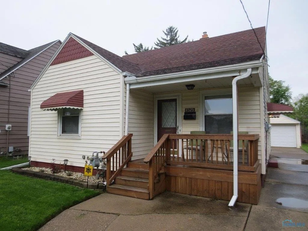 4525 Burnham Ave photo 1