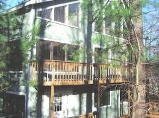 1428 Belgravia Dr, Tobyhanna, PA 18466