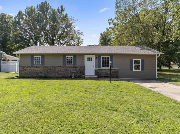 104 Meadowbrook Dr, Martin, TN 38237