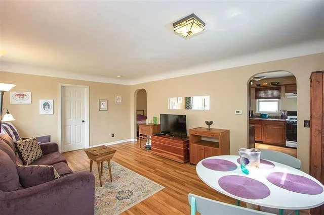 1610 Crescent St — Photo 7