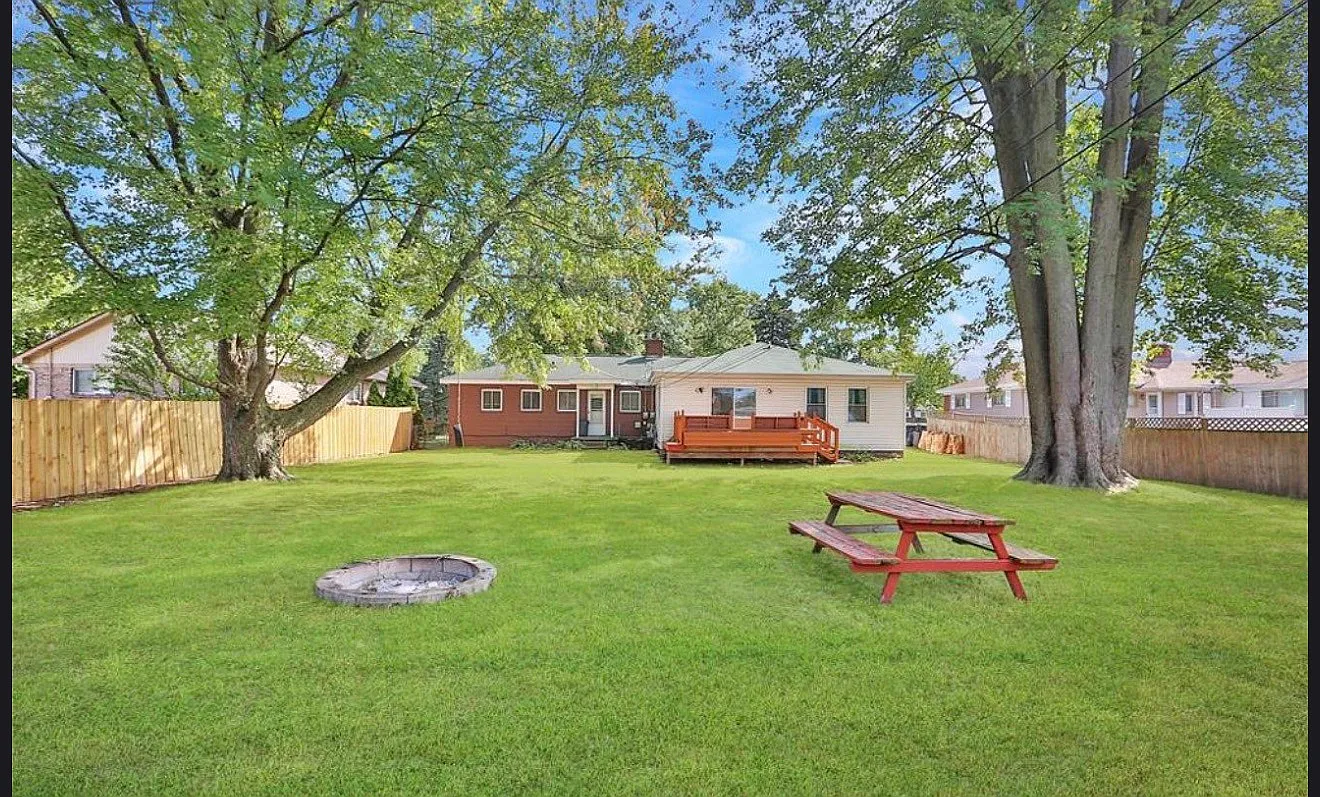 2 bed, 900 sqft, $1,350 — Photo 2