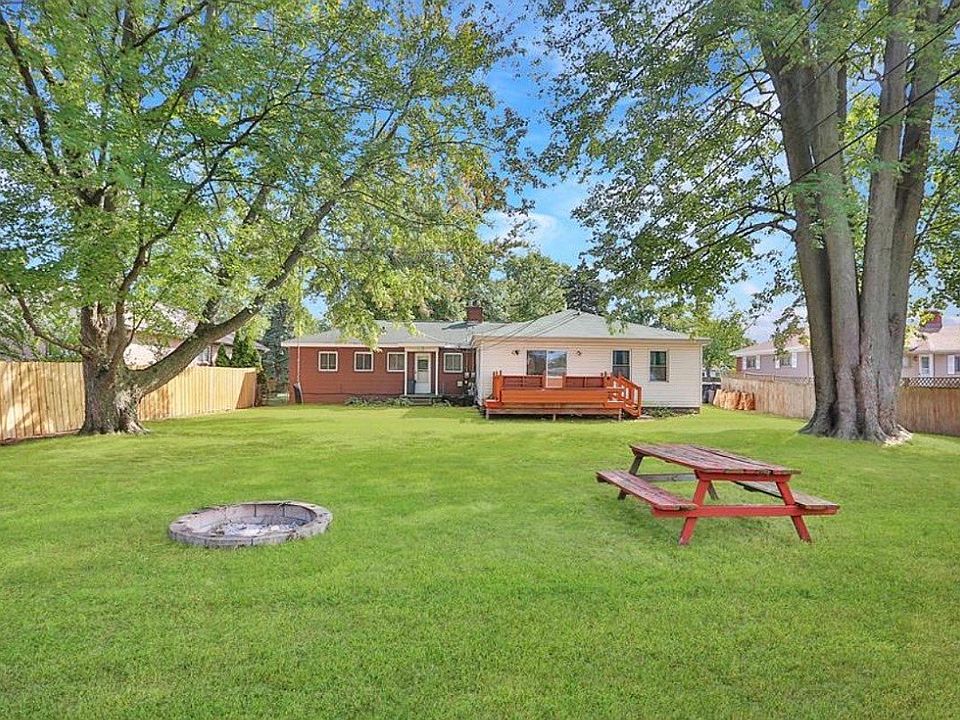2nd image of 22654 Cloverlawn St