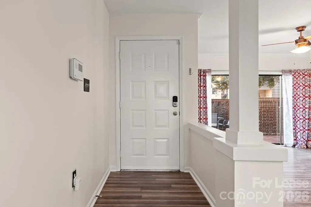 Building Photo - 212 W 10th St #4
