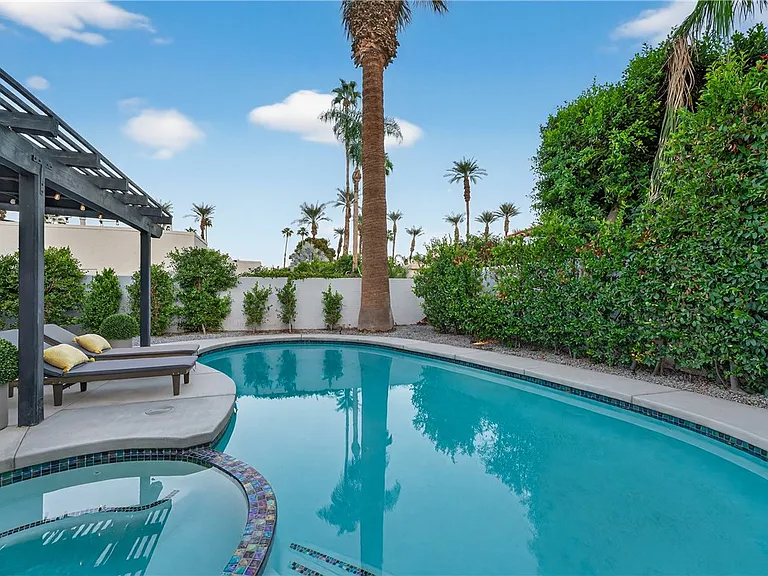 75407 Montecito Dr — Photo 33
